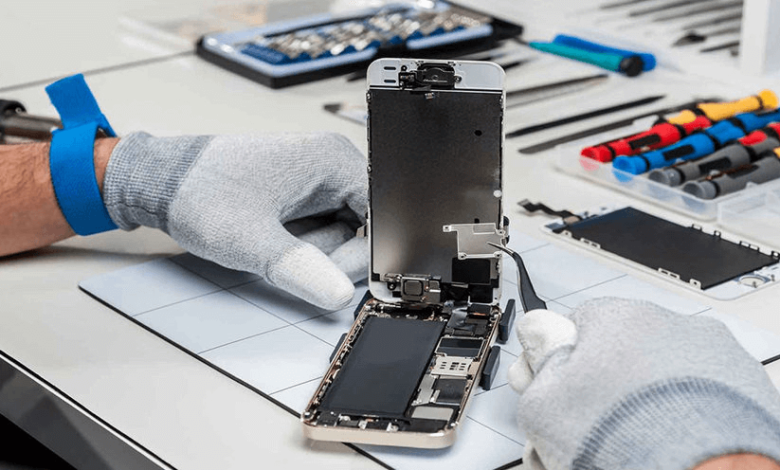 Top Reasons to Get Your Cracked Phone Screen Repaired Immediately